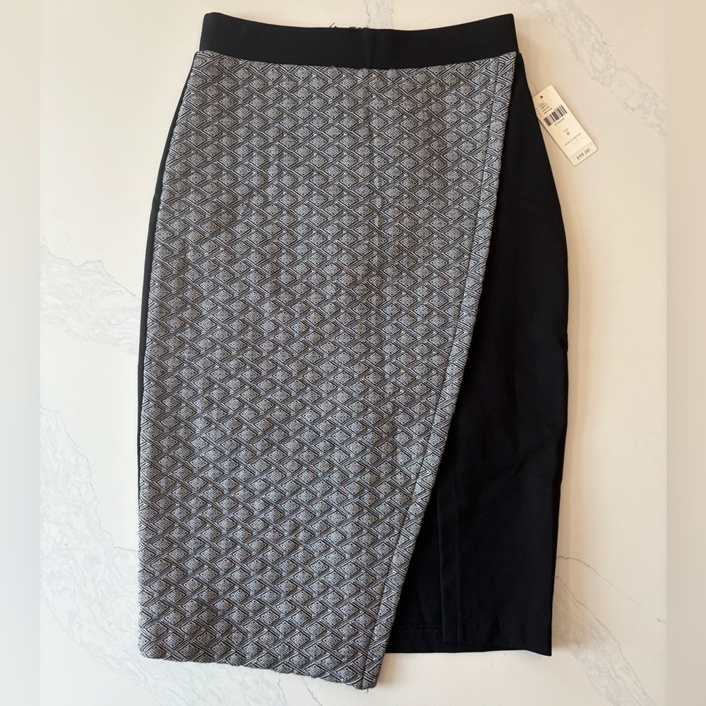 NWT HD in Paris Patterned Women's Skirt with Asymmetrical Hem (sz 0)